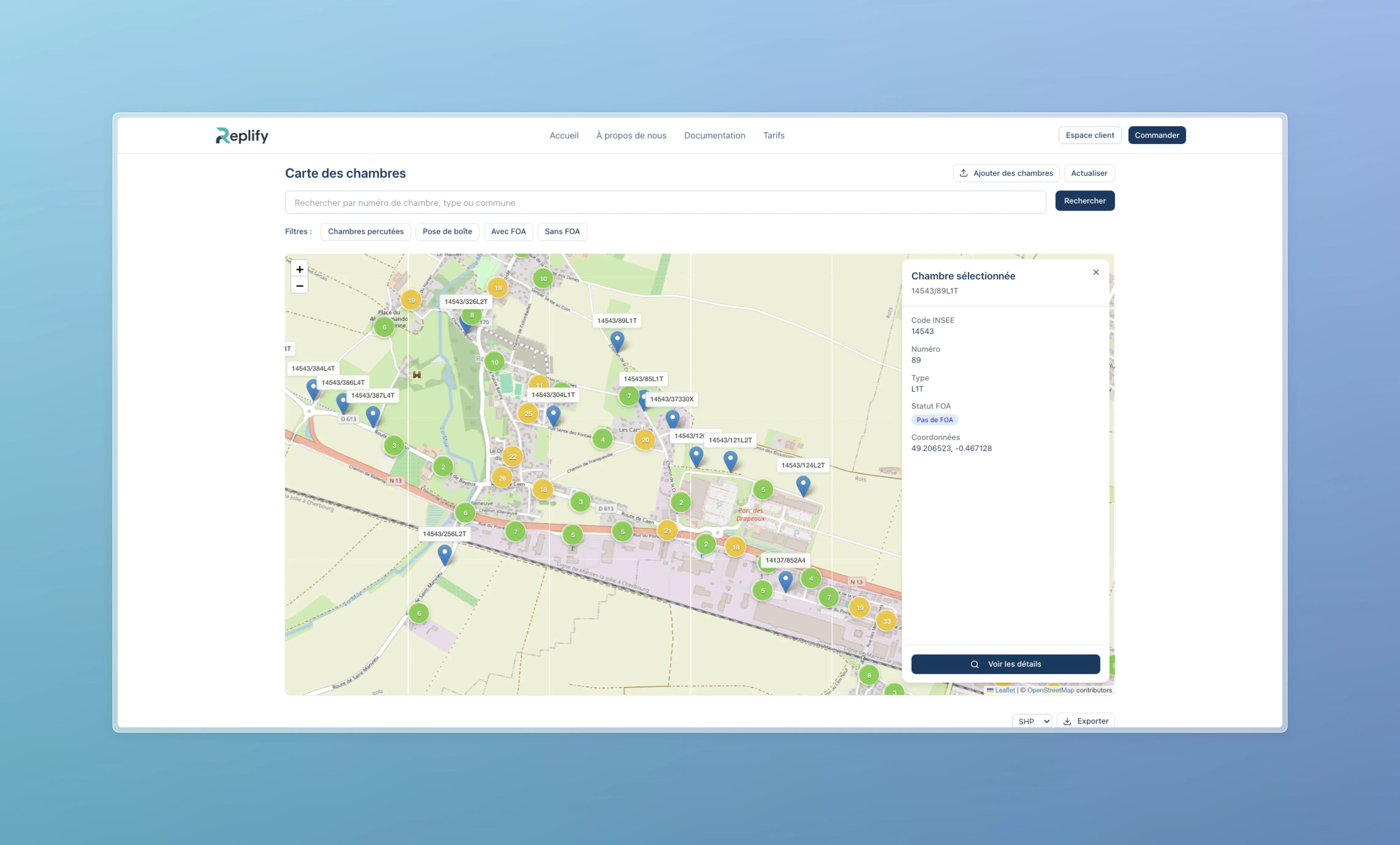 Carte interactive avec panneau latéral de détails d'une chambre sélectionnée